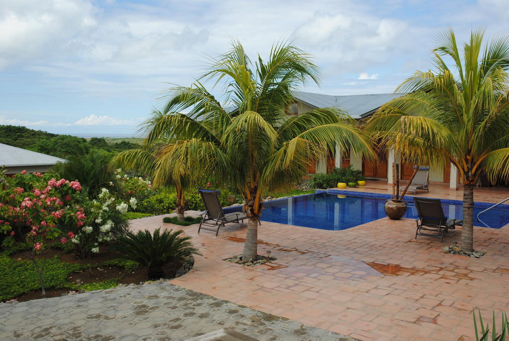 Soma Surf Resort Tola Exterior photo